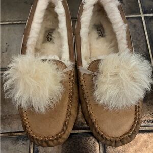 UGG women’s Dakota Pom Pom slippers